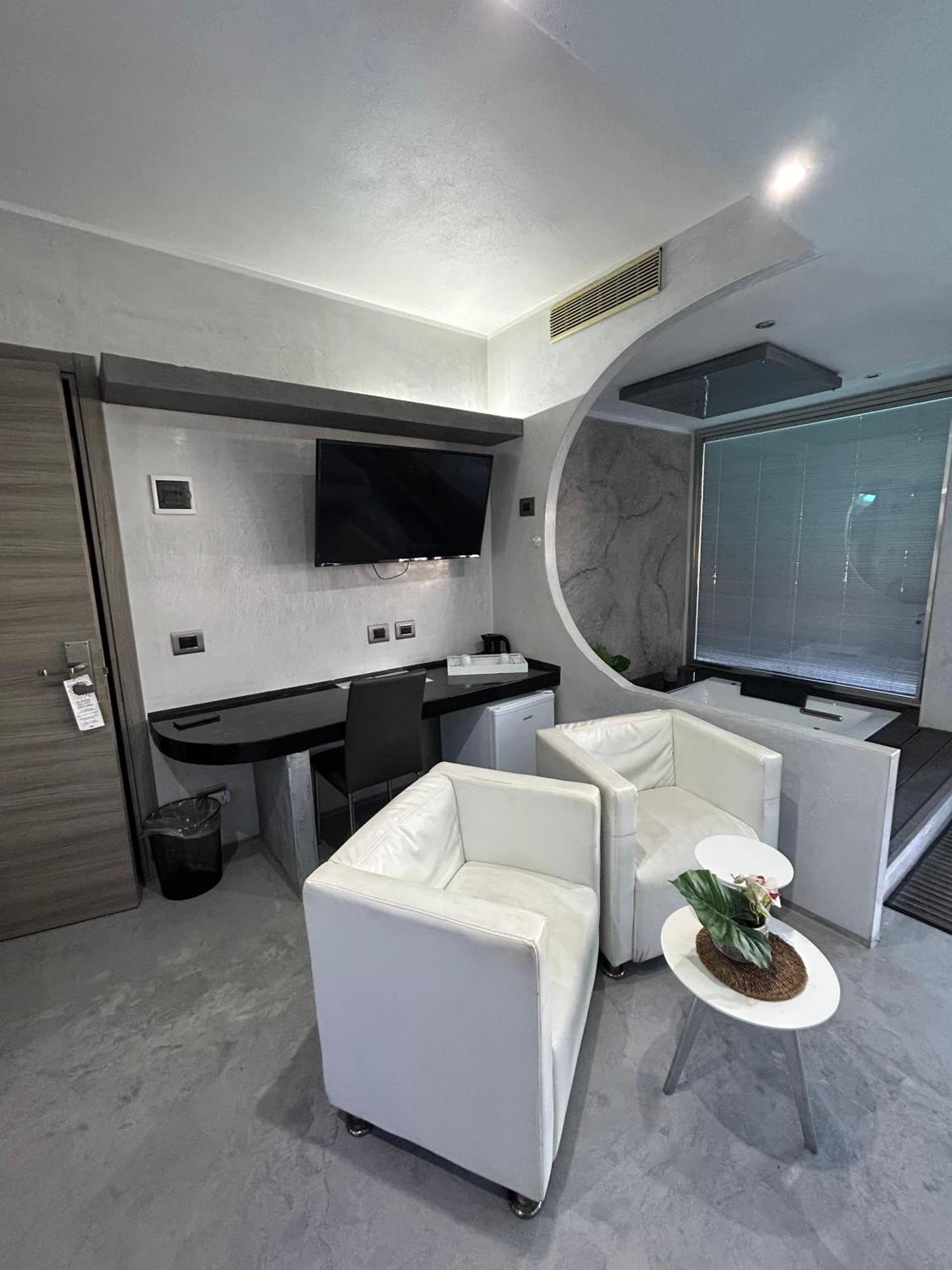Residence Villa Rosa Dei Venti ชีนิซี ภายนอก รูปภาพ