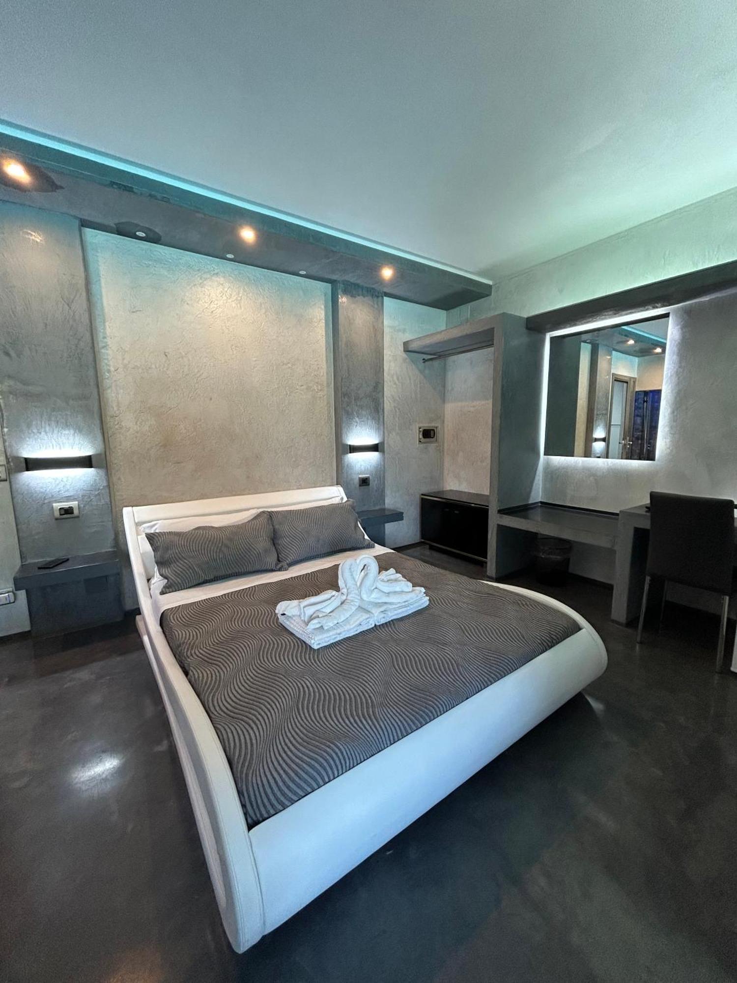 Residence Villa Rosa Dei Venti ชีนิซี ภายนอก รูปภาพ
