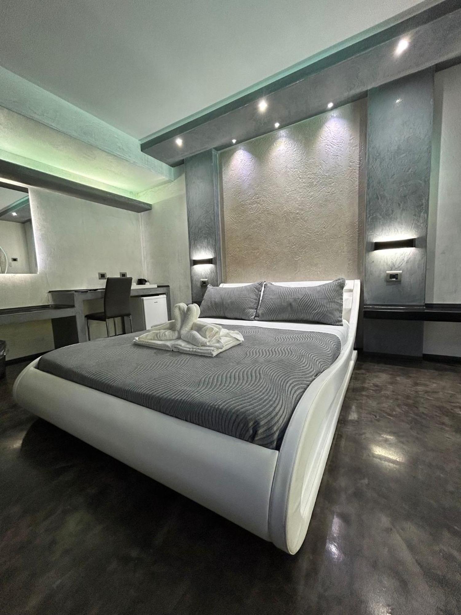 Residence Villa Rosa Dei Venti ชีนิซี ภายนอก รูปภาพ